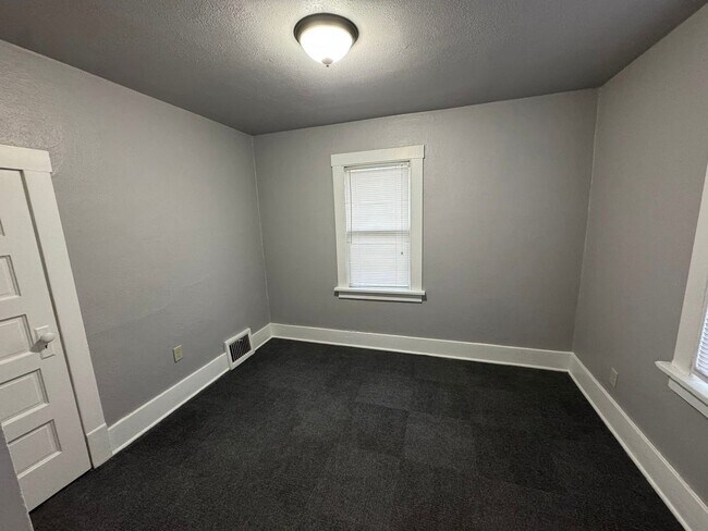 Foto del edificio - House available