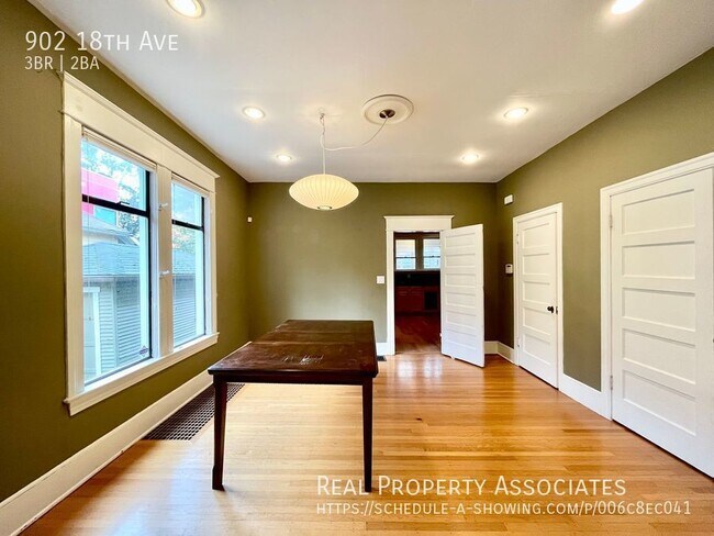 Building Photo - Classic Charmer 3-Bedroom/2-Bathroom! Atta...