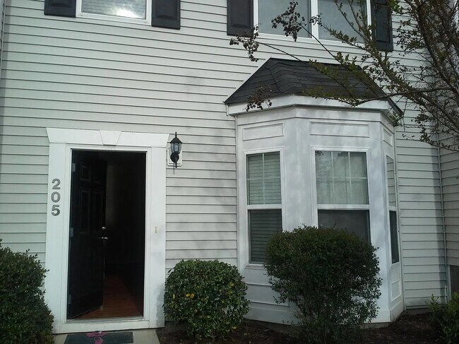 Building Photo - Room in Townhome on Hampshire Downs Dr
