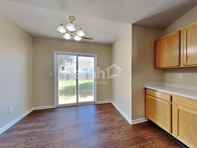 Building Photo - 2130 Meadowglen Boulevard