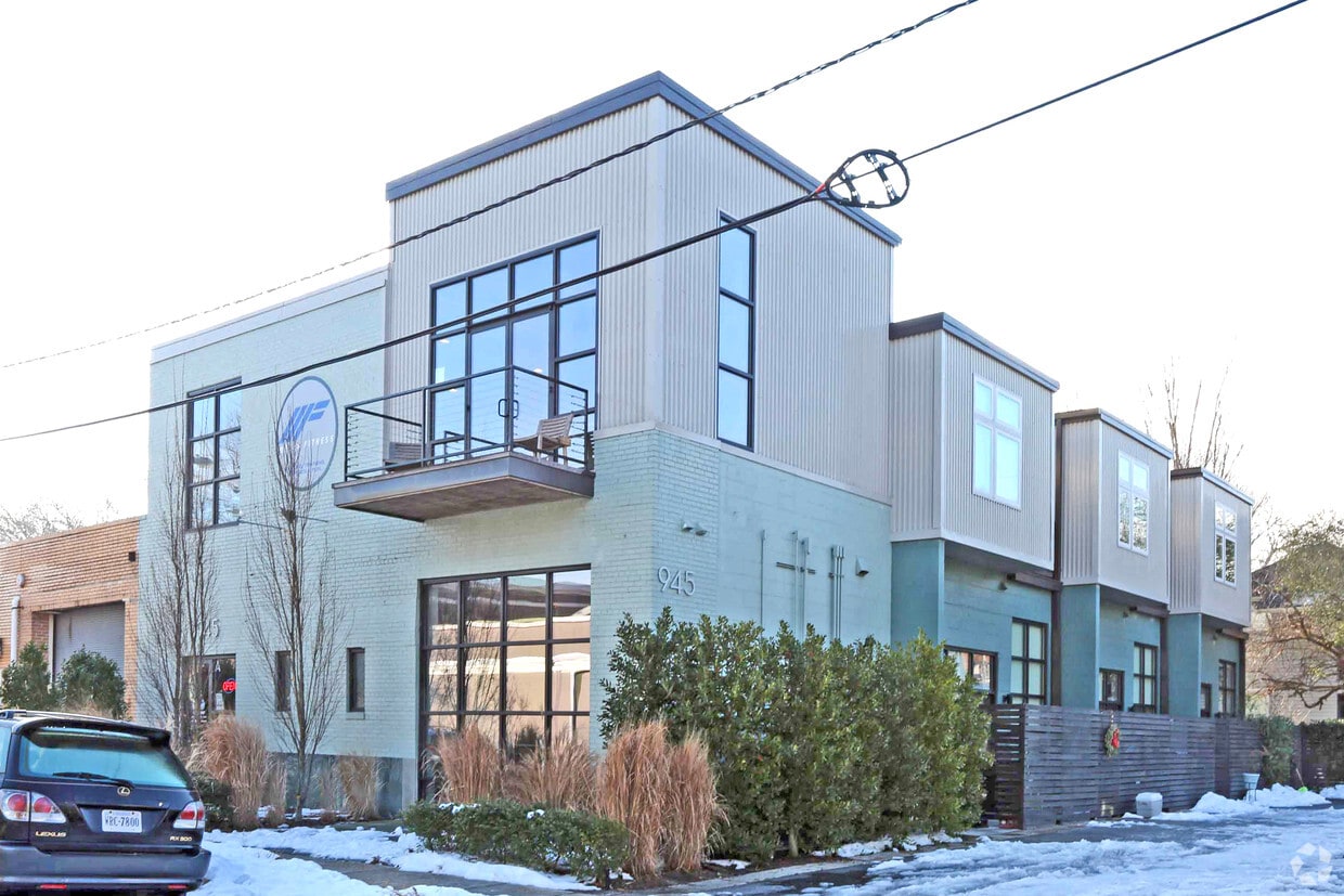 Building Photo - 945 Woodrow Ave