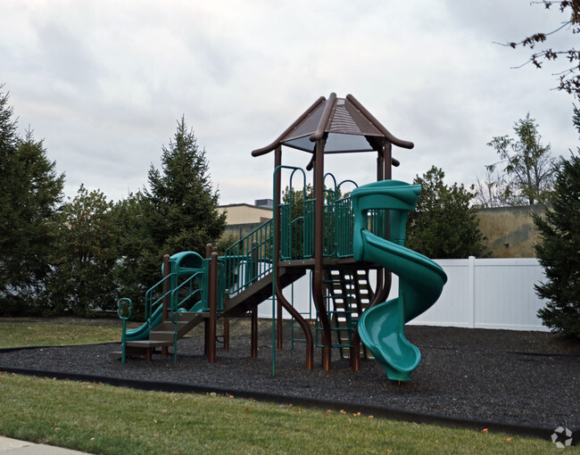 Building Photo - Mill Pond at Eatontown