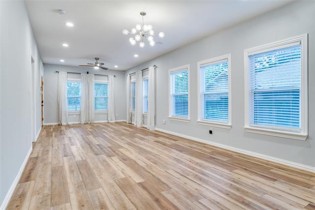 Foto del edificio - 315 E 7th St