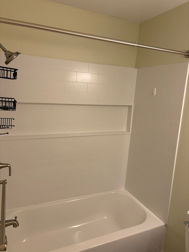 Building Photo - 2128 Retreat Ct