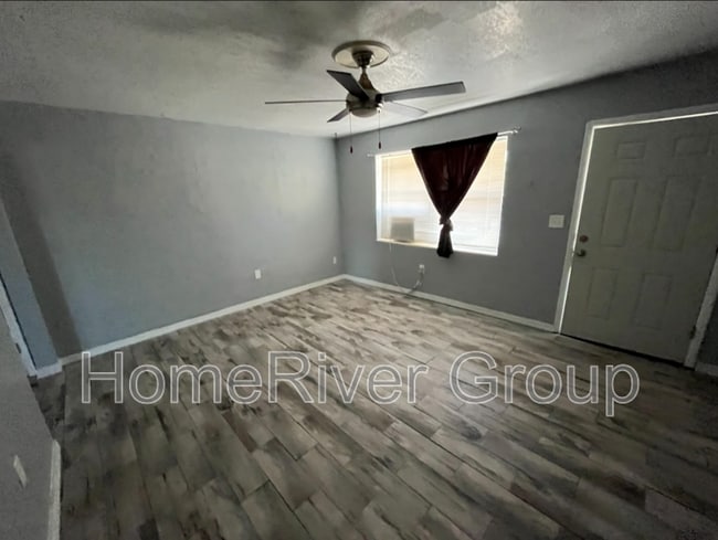 Building Photo - 1047 Park Dr