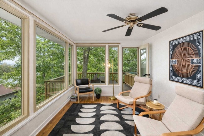 Building Photo - 1500 Palisades Dr