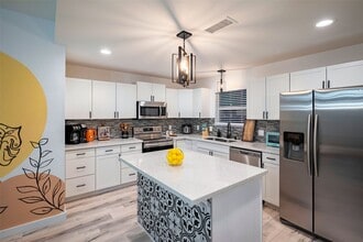 Building Photo - 5918 Lattimer Dr
