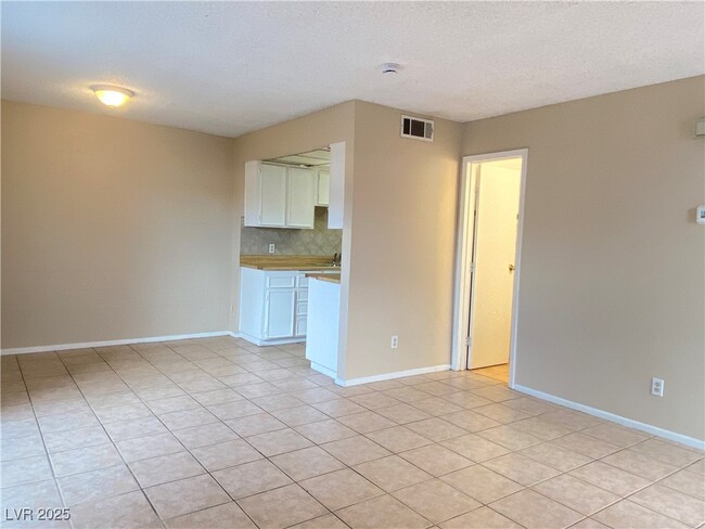 Building Photo - 3503 Villa Knolls S Dr