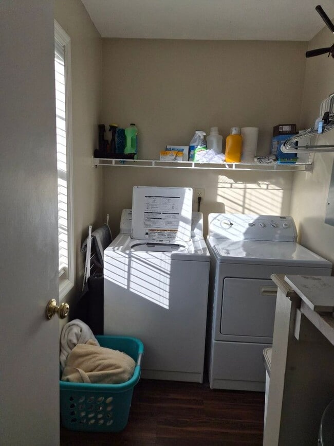 Building Photo - 1008 Chinook St