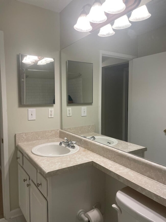 Foto del edificio - 6822 Glenridge Dr