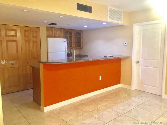 Building Photo - 6478 Miami Lakes Dr