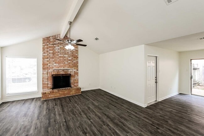 Foto del edificio - 15610 Cabot Creek Cir