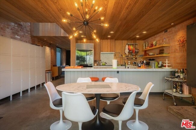 Building Photo - 1570 La Baig Ave