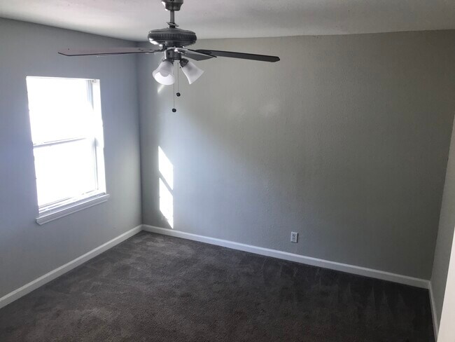 Foto del edificio - 2729 Magnolia Dr