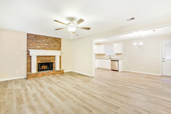 Building Photo - 5925 S Quail Dr