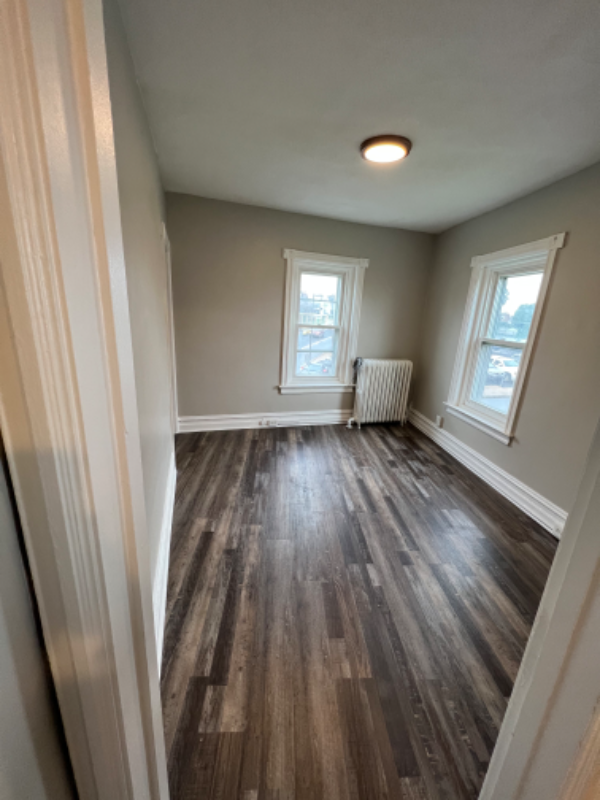 Building Photo - 927 3rd St