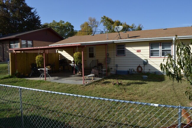 Building Photo - 322 Webster St