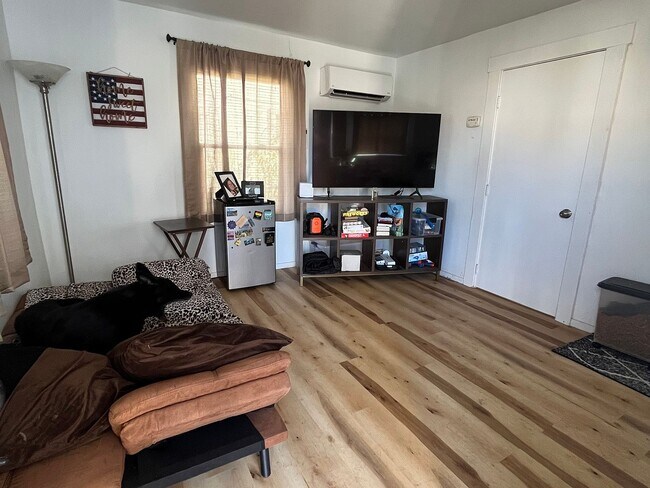 Foto del edificio - 716 Dixieanne Ave