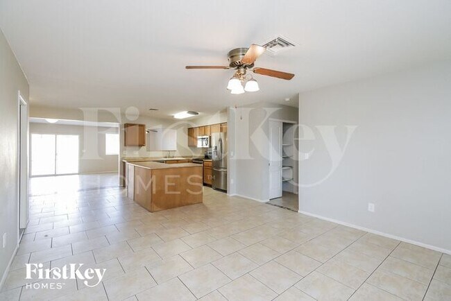 Foto del edificio - 6426 W Laredo St