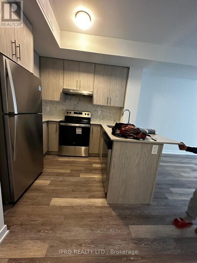 Photo du bâtiment - 3409-3409 Ridgeway Dr