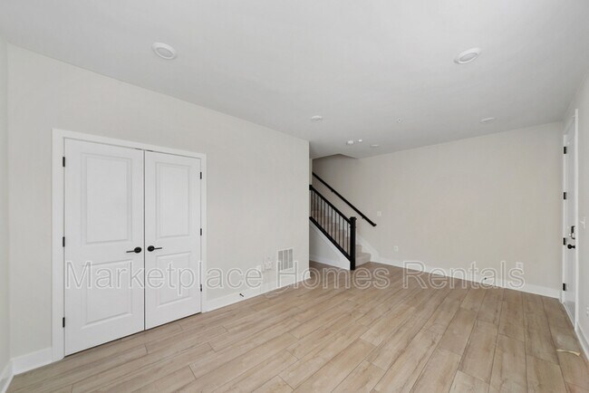 Building Photo - 4341 La Plata Ave