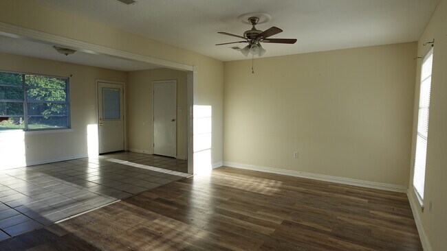 Foto del edificio - 623 S Cypress St