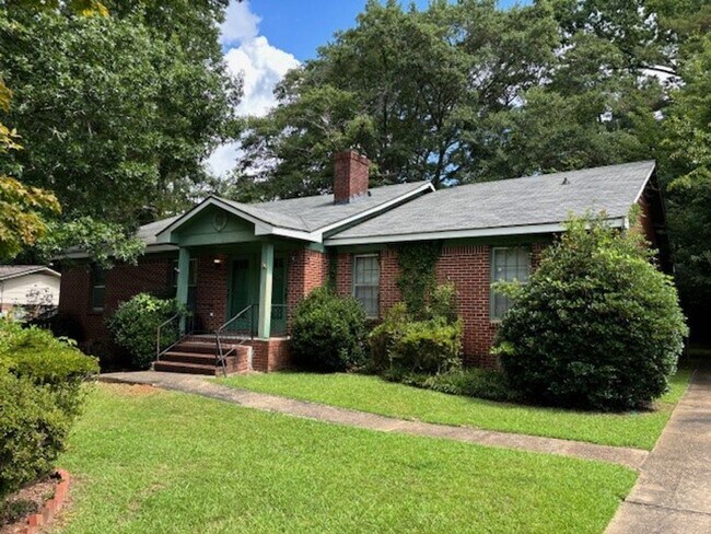 Foto del edificio - 1031 Crestwood Dr