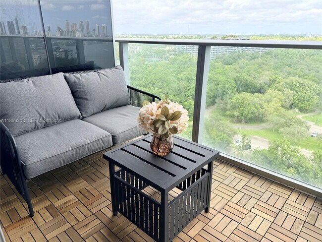 Foto del edificio - 16385 Biscayne Blvd