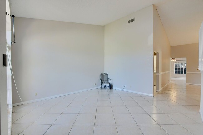 Building Photo - 22556 Middletown Dr