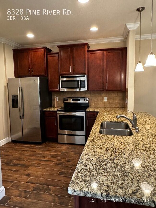 Building Photo - Beautiful and Private Town-home