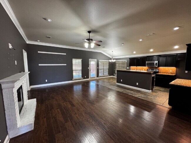 Foto del edificio - Stunning Spacious Home in Lovely Neighborh...