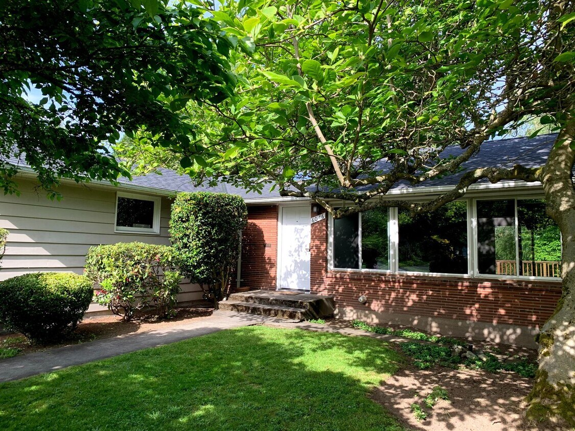 Primary Photo - Seattle Home with HUGE yard in a Great Nei...