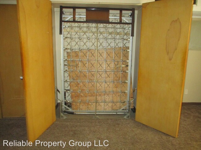 Building Photo - 550 E State Blvd