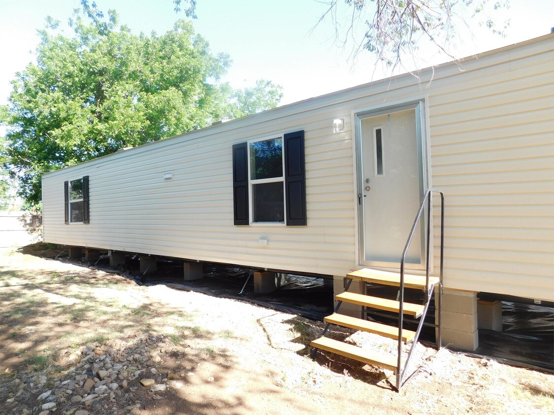 Primary Photo - 4005 Hilltop Dr