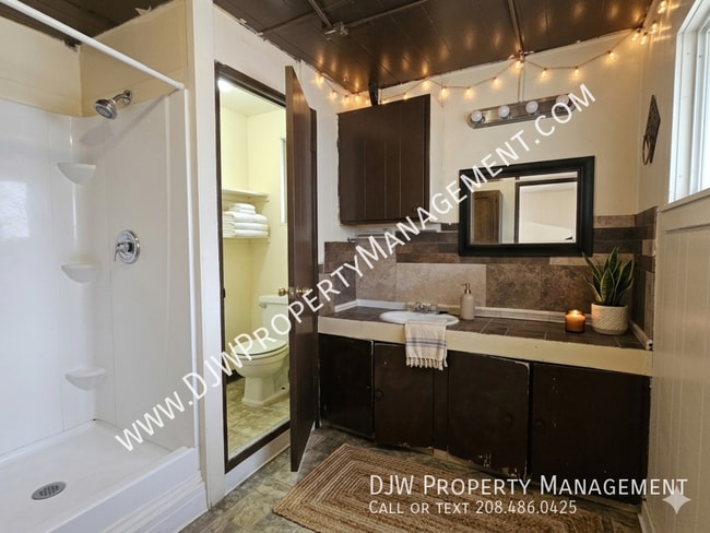 Building Photo - 103 SW 1st St