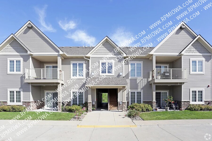 Primary Photo - GREAT LOCATION!! 2 Bedroom, 2.5 Bathroom C...