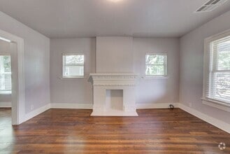 Building Photo - 2607 E 10th St