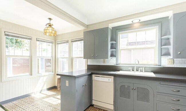 Foto del edificio - 6613 N Amherst St