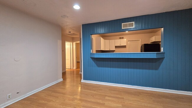 Building Photo - 3BR/1BA Home – Garage, In-Unit Laundry, Ce...