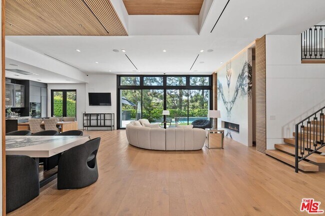 Foto del edificio - 16015 Valley Wood Rd