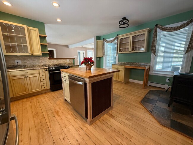 Foto del edificio - 672 Lisbon St