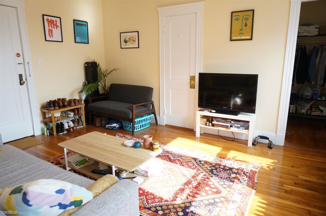 Building Photo - 1 br, 1 bath  - 44 Quint Ave 8