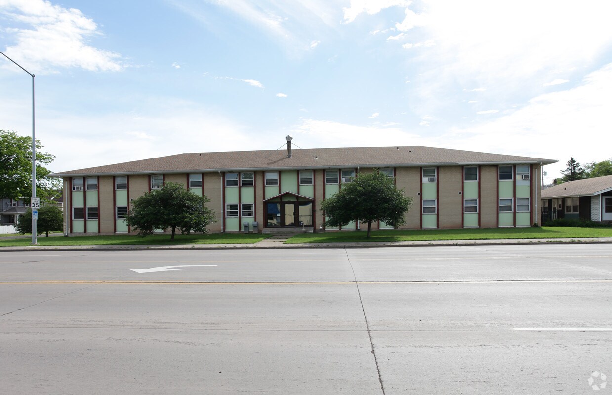 Foto del edificio - 2402 Tower Ave