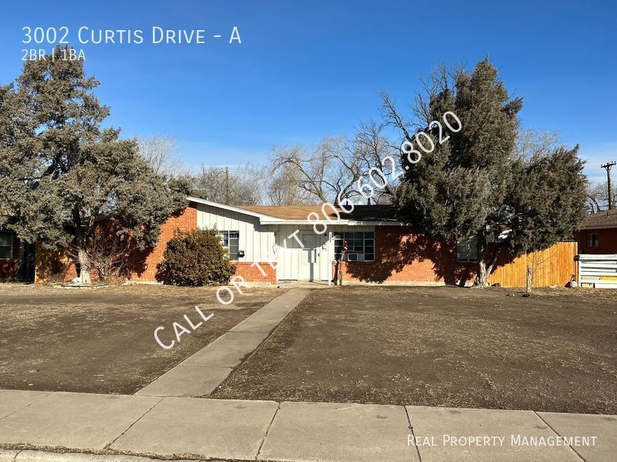 Foto principal - Duplex on Curtis Drive