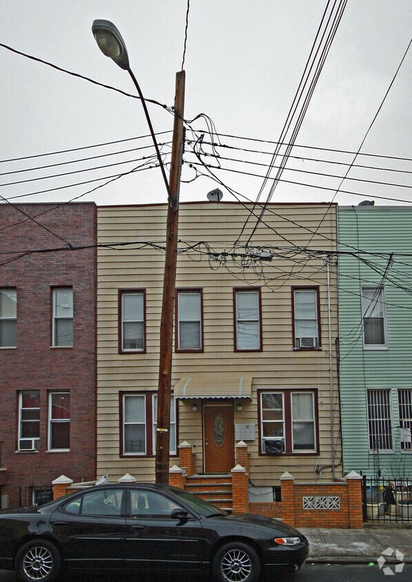 Primary Photo - 823 40th St