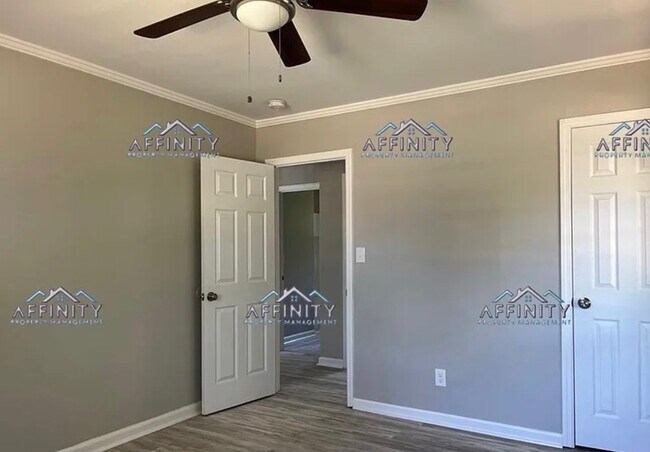 Foto del edificio - 1154 N Beddingfield Dr