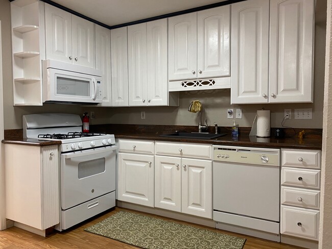 Kitchen - 1008 Tennessee St