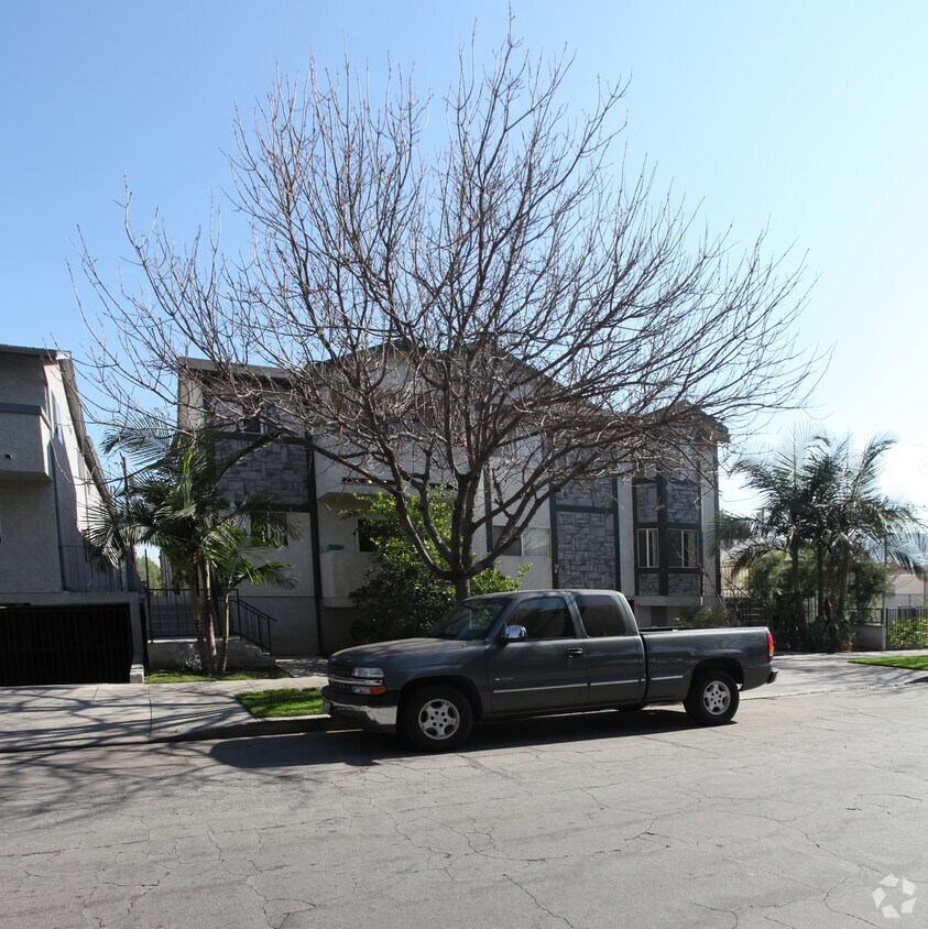 Building Photo - 286 W Tujunga Ave