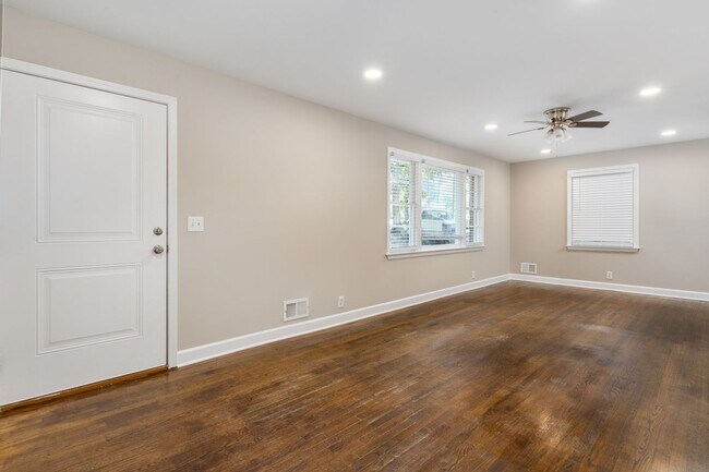 Building Photo - Renovated 3-Bed, 2-Bath Brick Home – Spaci...