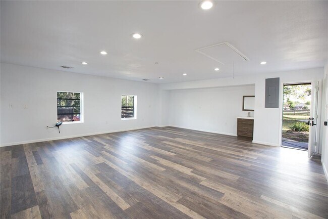 Foto del edificio - 3517 Gattis School Rd